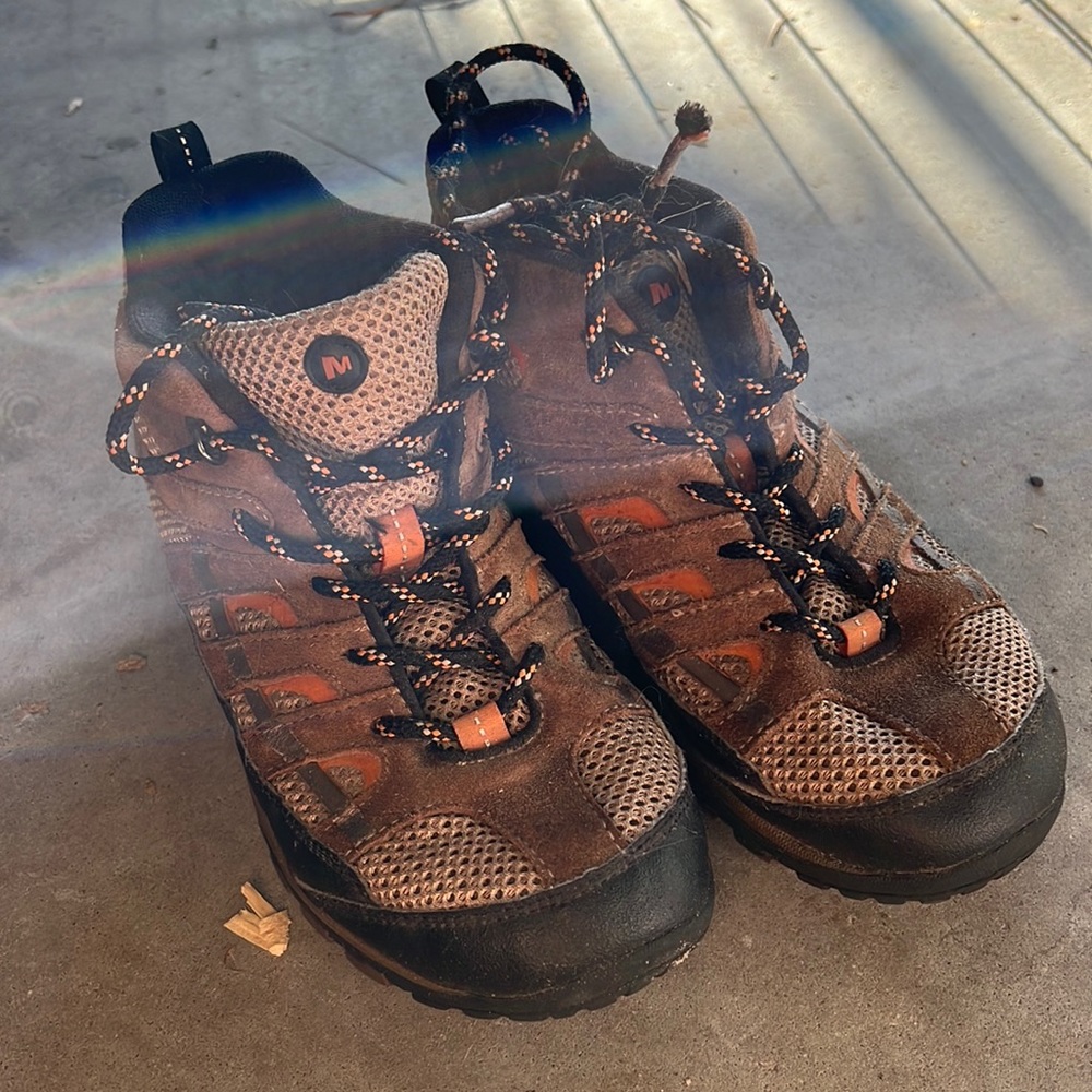 Merrill kids hiking shoes size 4